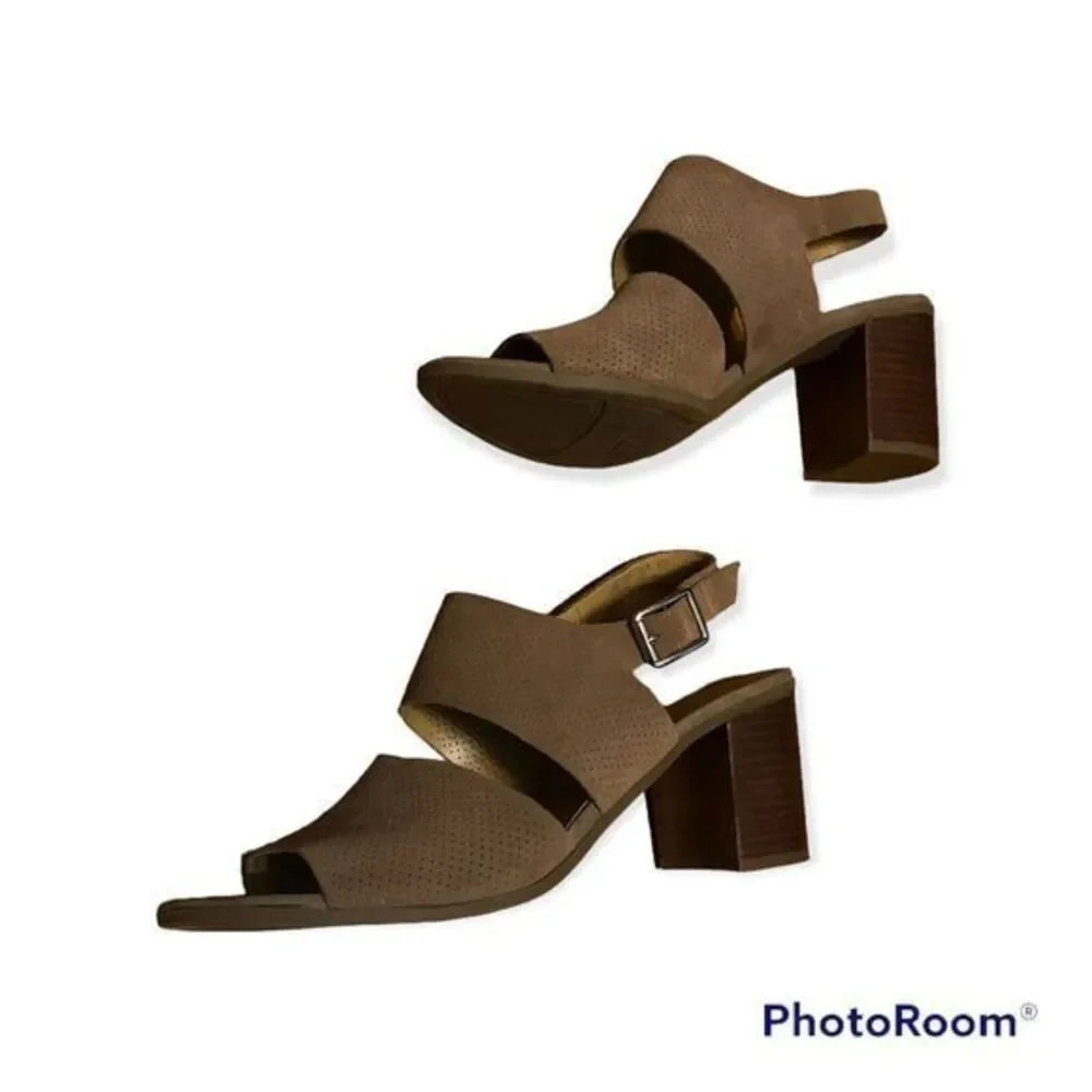 Franco Sarto Hope neutral block heel sandal‎ taupe perforated suede sz 10